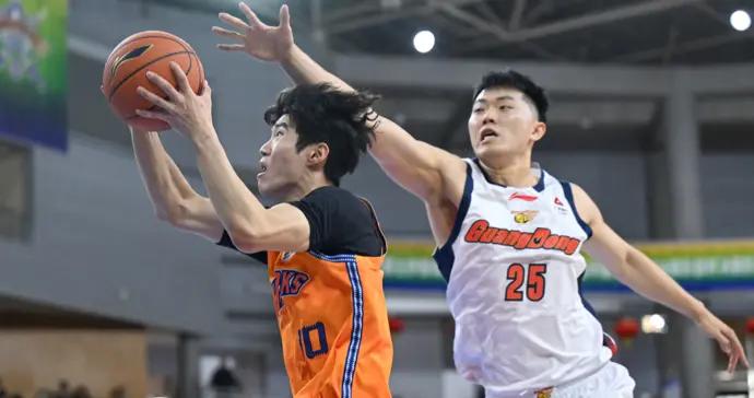 板凳深度成爲制勝關鍵，上海男籃力克廣東隊，挺進CBA俱樂部杯半決賽