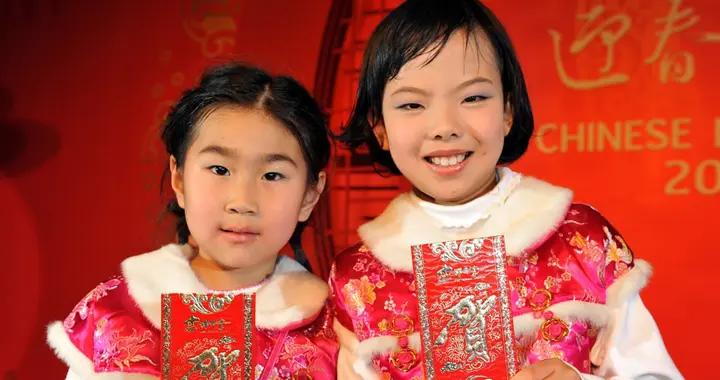 春節親戚給娃500元紅包，她家雙胞胎我怎麼給？網友的建議絕了