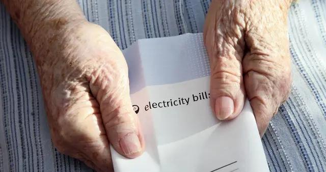 新婚倆月，婆婆要求我承擔電費，我默默拿出一百元：好