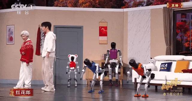 蔡明時隔30年再演機器人，網友：看似2人實則7人