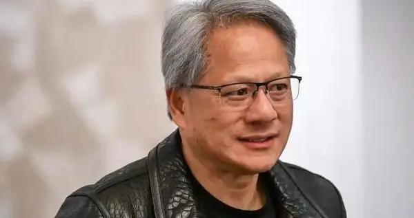 黃仁勳跌出全球前十大富翁榜單 當前個人財富約1萬億元