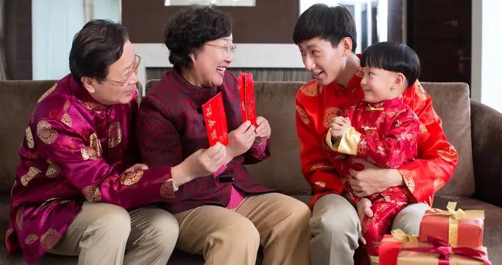 壓歲錢到底是三十晚上給好，還是初一給好呢？一起探討一下