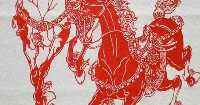 駿馬迎春到，花開富貴來