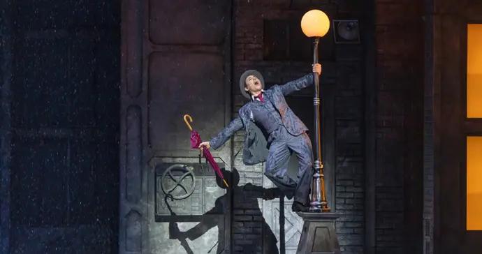 上海西岸響起《雨中曲》，6噸雨水淋出“潑天”快樂