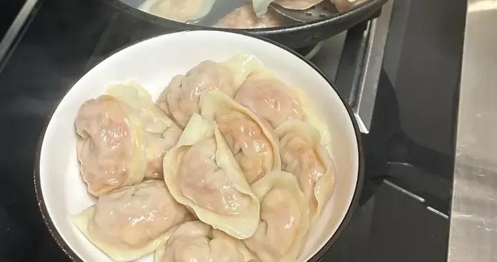 火雞面最偉大的喫法出現了！人類遲早發明出一口一萬大卡的食物