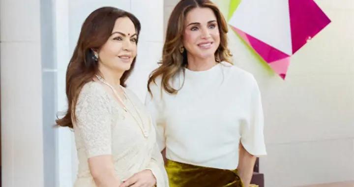 印度首富接待約旦王后，小兒媳穿大牌站C位引熱議，似家族接班人