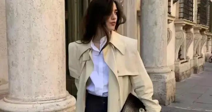 “風衣+闊腿褲”纔是早春最火的穿搭，時髦又高級！