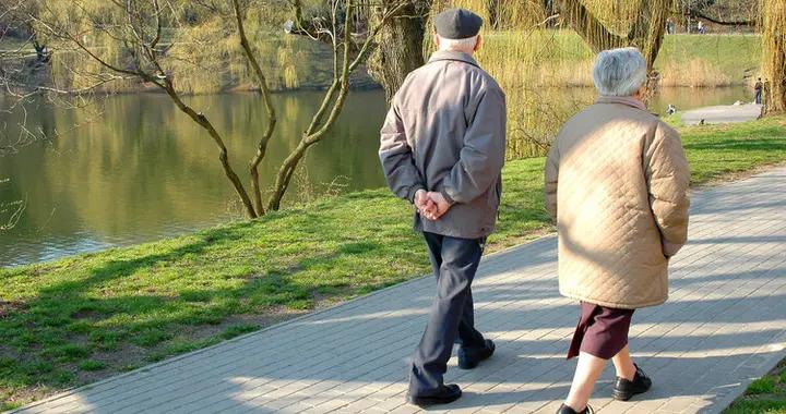 調查發現：堅持走路鍛鍊的老人，過不了半個月，會迎來4大改善