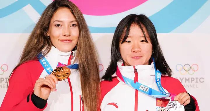 谷愛凌隊友李方慧，鎖骨骨折打鋼釘參賽，平凡家庭跟着奶奶長大