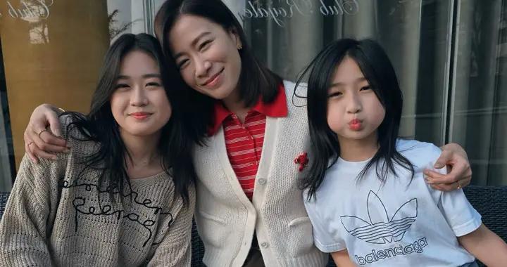 52歲佘詩曼給倆乾女兒慶生，姐妹倆留同款髮型，一個甜美一個調皮