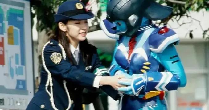 不愧是鐵甲小寶顏值天花板，女警中野美樹近照曝光，喫了防腐劑？