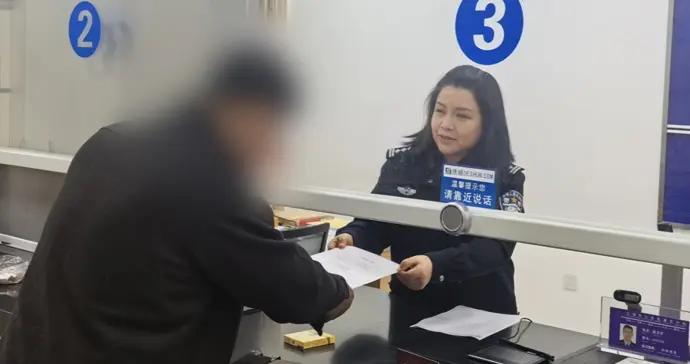 春節期間她放棄休息，只爲一張關鍵證明