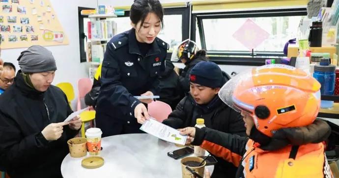 年貨禮盒、生鮮寄遞需求井噴，青浦警方特別“年貨”助力跑出加速度