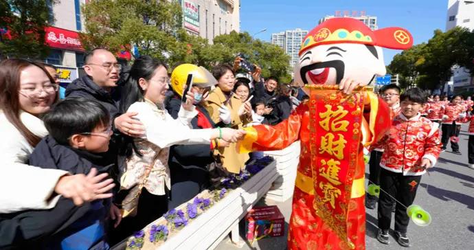 駿馬開道，馬伕吶喊！江蘇如東新春民俗巡遊啓幕