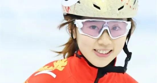 短道速滑新生代美人楊婧茹，有顏值卻靠才華獲勝，兔子戰術領跑者