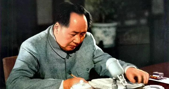 讓縣長和農民一起挑糞，毛主席爲啥堅持要幹部參加勞動？