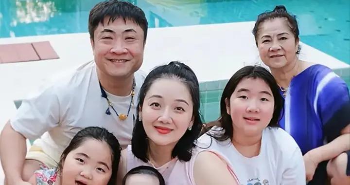 喬杉一家泰國過年，住泳池大別墅、岳母陪同，三胎兒子白胖像爸爸