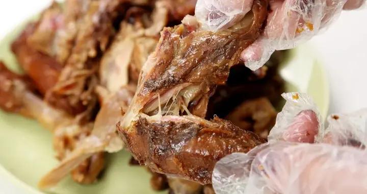 爲啥我明明戴了一次性手套，還是喫得滿手油啊！