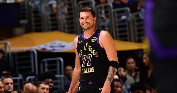 關鍵時刻出手猶豫，東契奇24中8得到24分9板15助