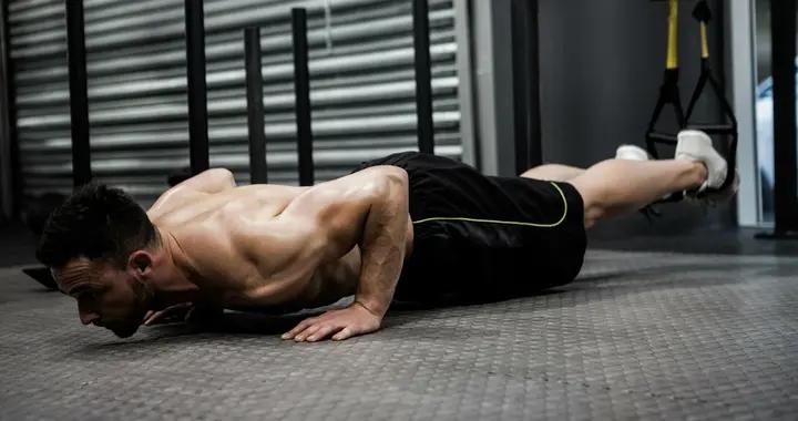 一口氣50個標準俯臥撐，算什麼水平？