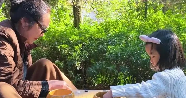 海哈金喜住前夫酒店，李亞鵬請前岳母喫雲南米線，夏夏和爸爸團聚