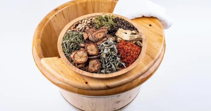 想泡腳用對藥材？驅寒、解乏、祛溼止癢，選對了超舒服