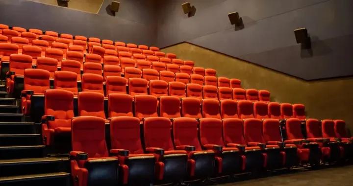 破案了！電影院普遍都是紅色座椅，竟是因爲它......