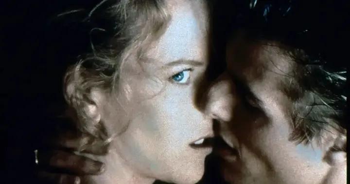 因爲愛潑斯坦的“蘿莉島”，這部26年前的大尺度電影變得毛骨悚然