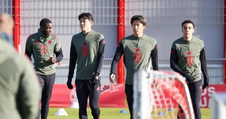 記者：伊藤洋輝在拜仁週四的訓練中大腿肌肉纖維撕裂