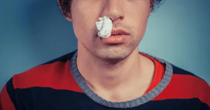 總在熬夜時流鼻血？不是要猝死，而是身體在給你提這些“健康醒”