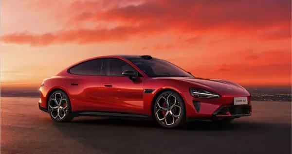 雷軍展示新一代SU7機械門把手 二排座椅配有備份電源