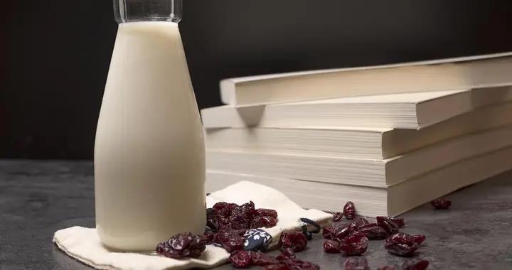 喝牛奶拉肚子怎麼辦？選奶、控溫、搭配有技巧，輕鬆解決超實用