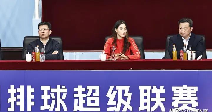 谷愛凌攜母親觀戰女排超級聯賽！北京北冰洋主場2比3惜敗河南雙匯