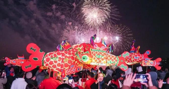 這裏的元宵節超有料！煙花秀、魚燈遊、國潮集市…滴水湖元宵奇妙夜開秀