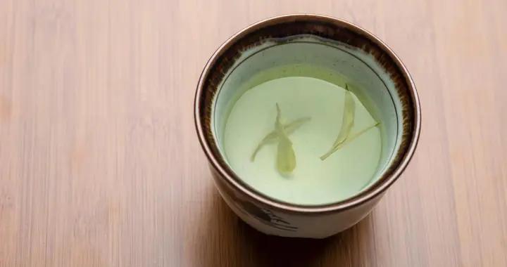 中年女人喝綠茶的4個好處，輔助養護身體，簡單又實用