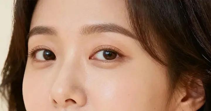 臉上出現這2個特徵，說明皮膚正在快速變老