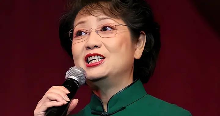她是李維康女兒耿玉菲,獨生女畢業於北大,孝順照顧患病母親無怨言