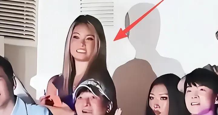 那英演唱會，靠在李維嘉肩上的王菲不是最大看點，19歲的女兒纔是