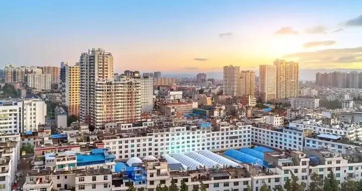 同樣是縣城消費爲何天差地別？產業與人情，決定普通人錢包厚度