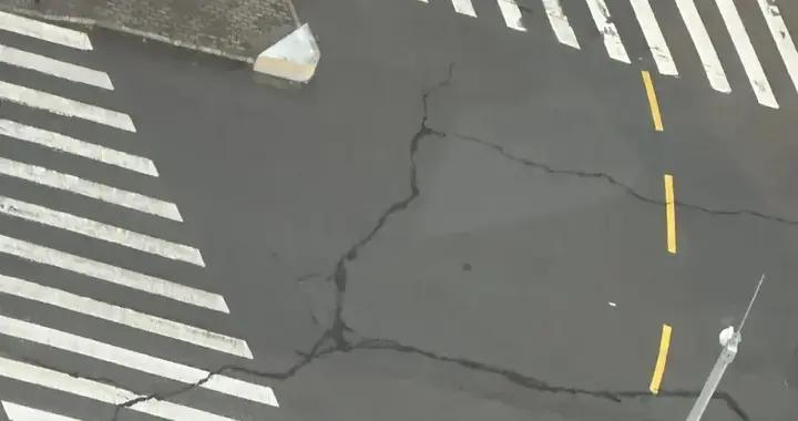 深圳一路口地面現“大面積開裂”？真相是→