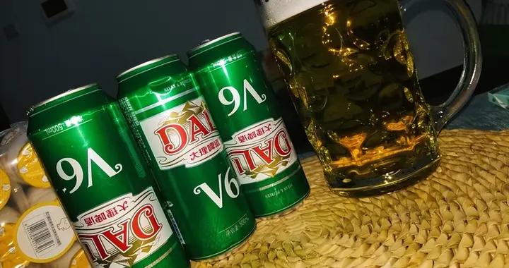 夏天喝啤酒，無論貴賤，只要看到有這4種字眼，大多都是"水啤"！