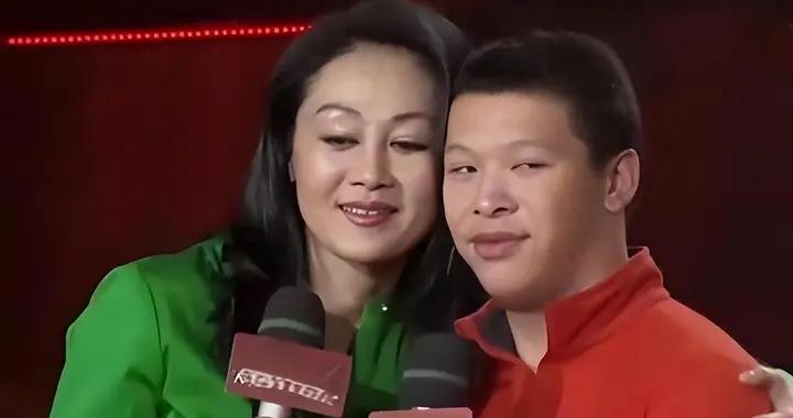 王姬現狀：在美國生活，女兒女婿住北京舊房，堅持照顧33歲病兒子