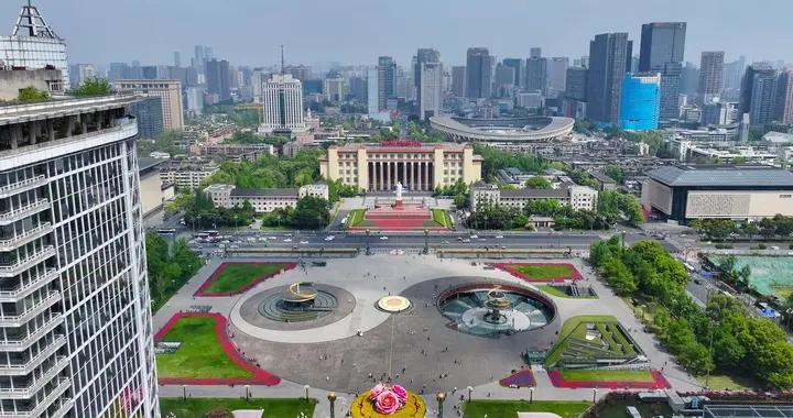 爭議不斷的成都天府廣場，爲何建成太極八卦樣式？背後有何玄機？
