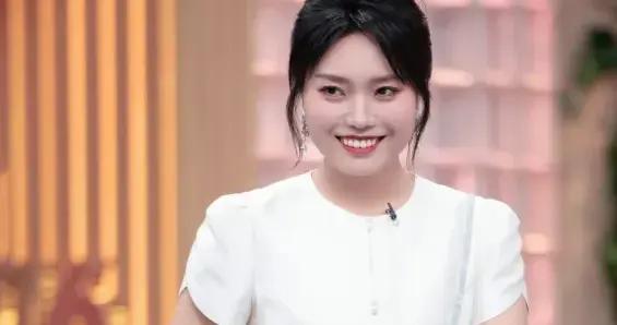 30歲李雪琴首次公開戀情，全網祝福！