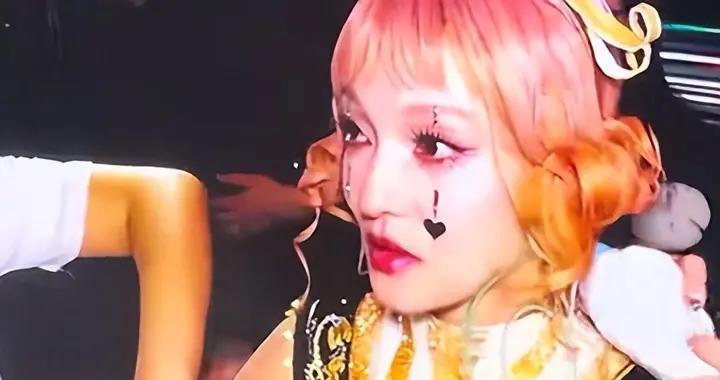 張韶涵演唱會突發心臟不適，現場急救，曾自曝找母親要醫療錢被拒
