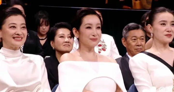 金鷹獎這一夜！吳越、宋佳、梅婷同穿白裙，氣質風格大不同