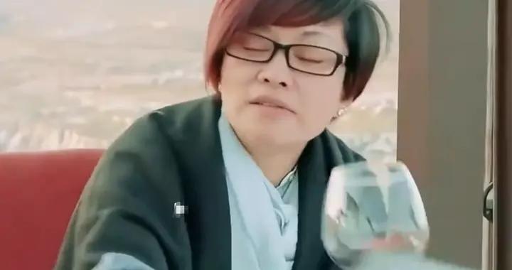 寧靜曝《花少2》猛料不到12小時，毛阿敏“遭殃”，真是晚節不保
