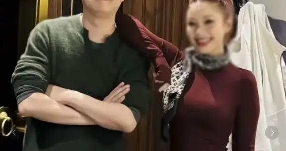 包貝爾曾同時交往7個女朋友，讓女生互稱表妹，用小本子記錄編號