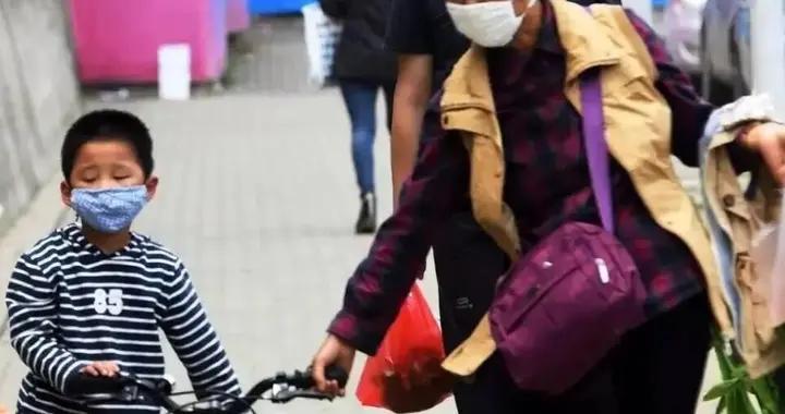 姥姥幫女兒女婿帶娃，有些事別太勤快，不然自己委屈還落埋怨