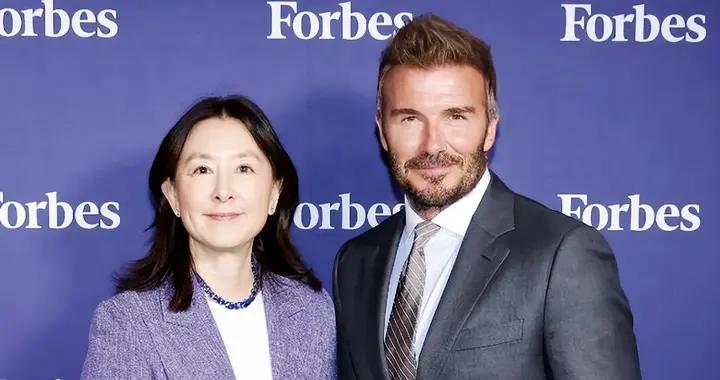 60歲吳明華離婚後勇闖娛樂圈，穿高開叉露美腿自信，打理800億